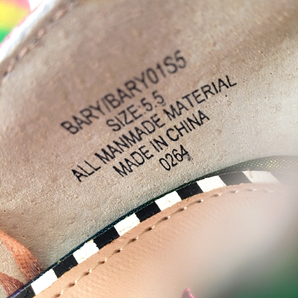 NEW BETSY JOHNSON Multicolored Iridescent Rainbow Bow Heels!!! - Picture 3 of 7